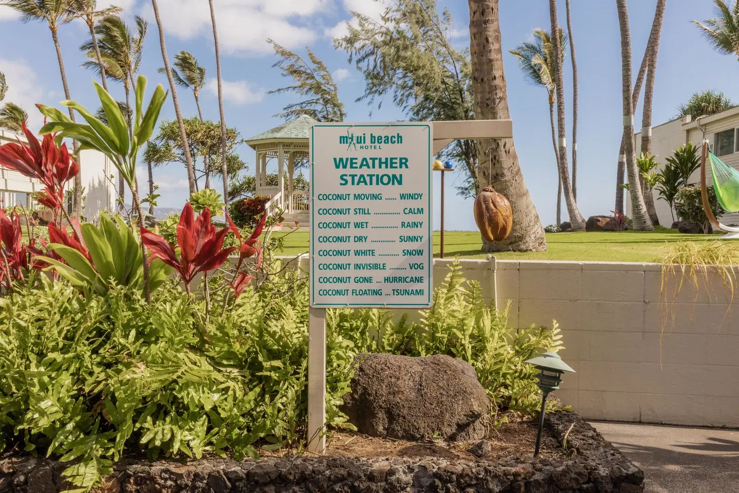 Maui Beach Hotel EXTERIOR