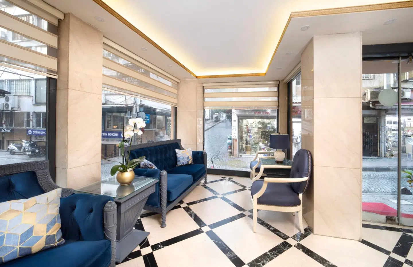 Deluxe Newport Hotel LOUNGE_LOBBY