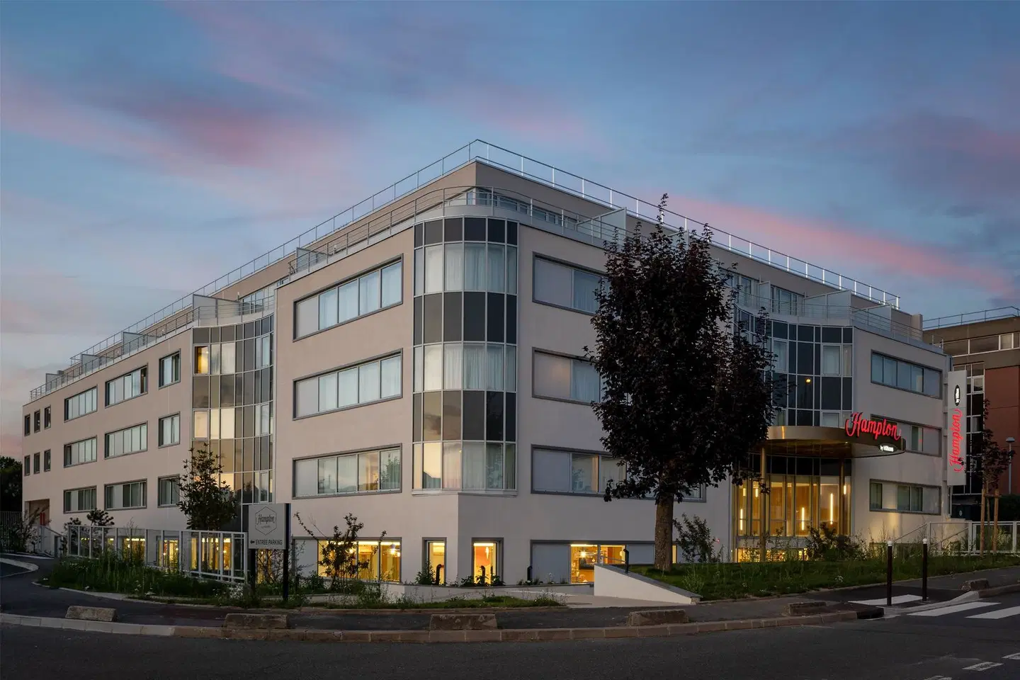 Hampton By Hilton Paris Charles De Gaulle Airport EXTERIOR