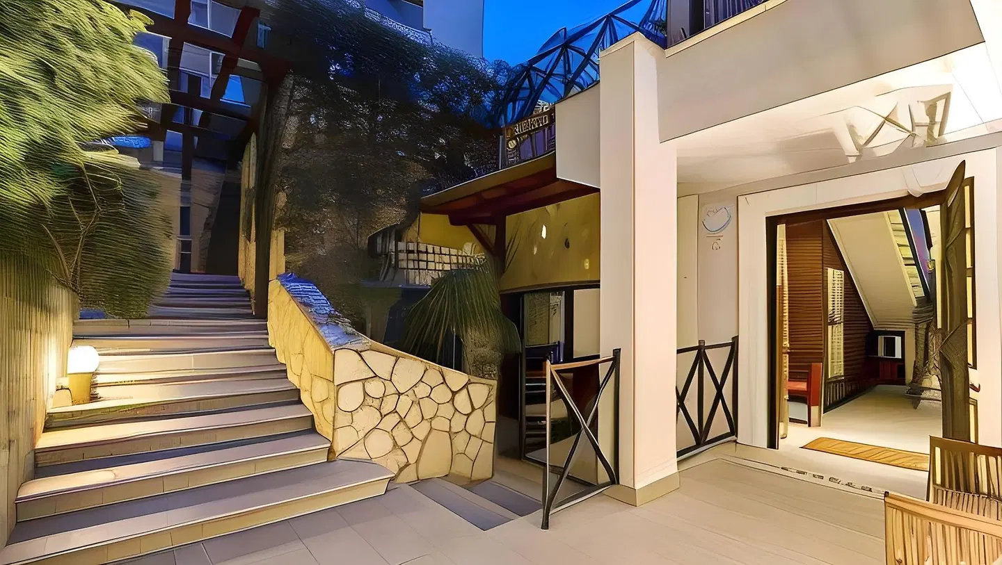 The Strand Hotel TERRACE