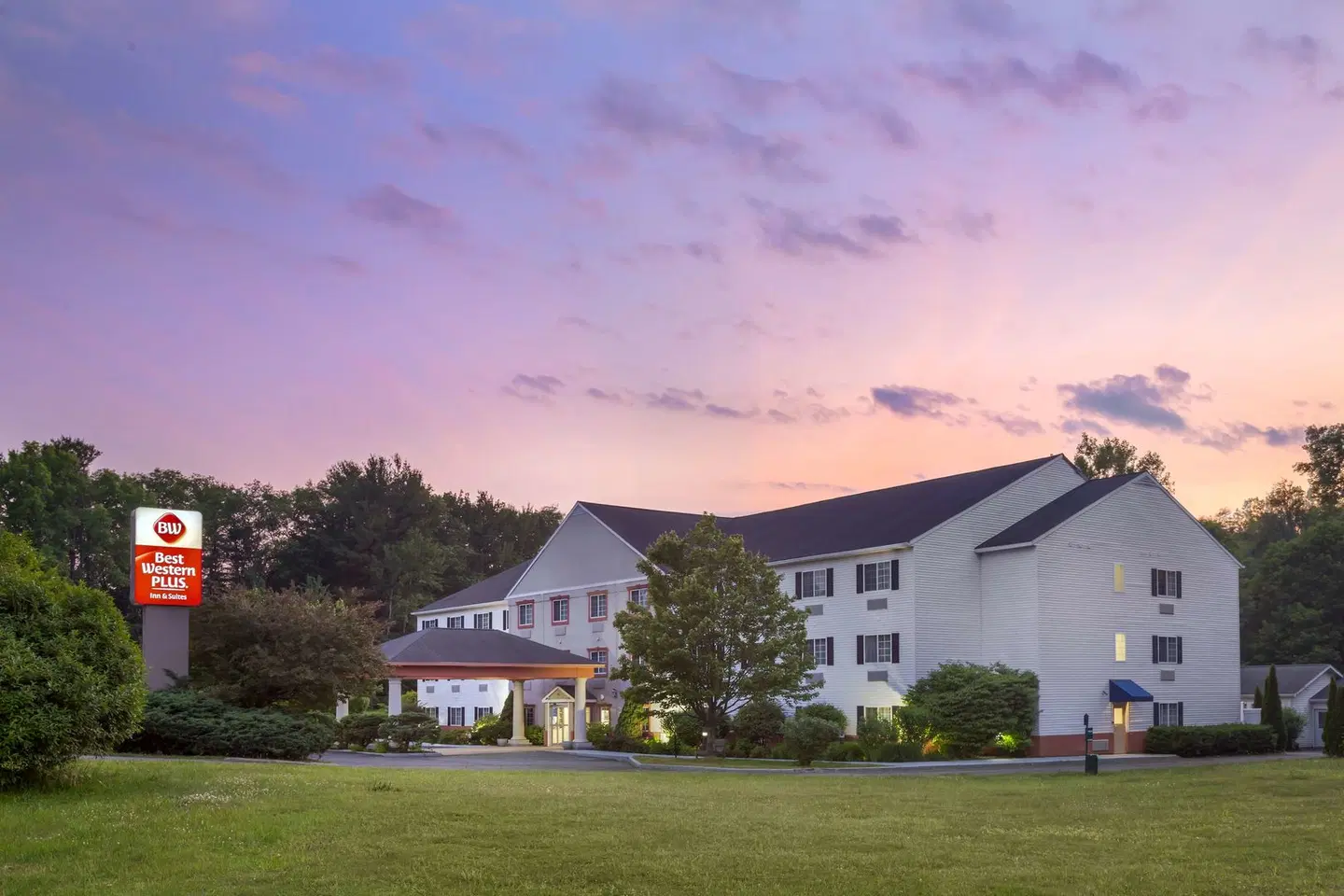Best Western Plus Berkshire Hills Inn & Suites EXTERIOR