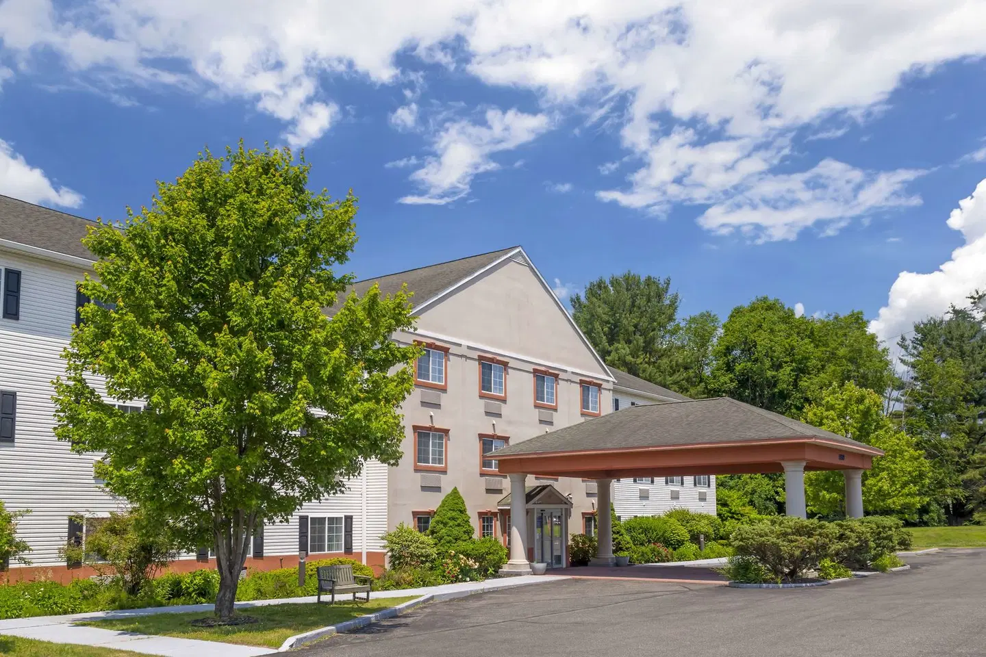 Best Western Plus Berkshire Hills Inn & Suites EXTERIOR