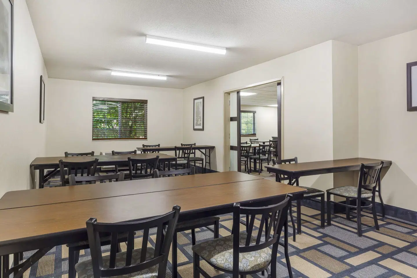 Best Western Plus Berkshire Hills Inn & Suites Bar