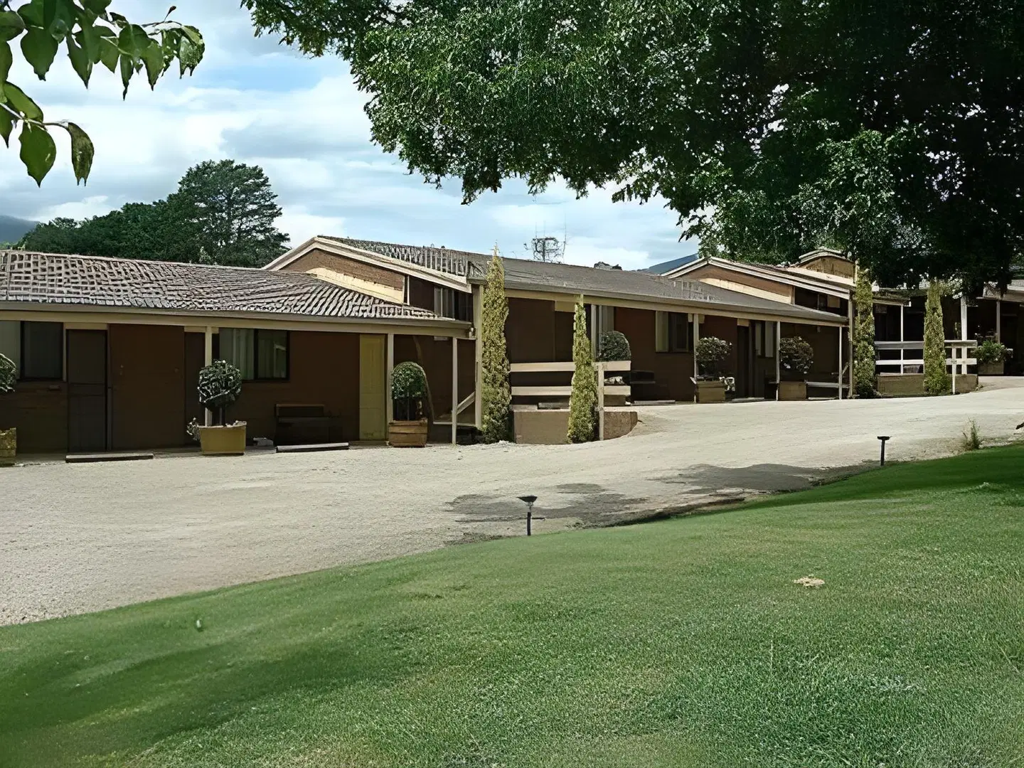 Bogong Moth Motel EXTERIOR