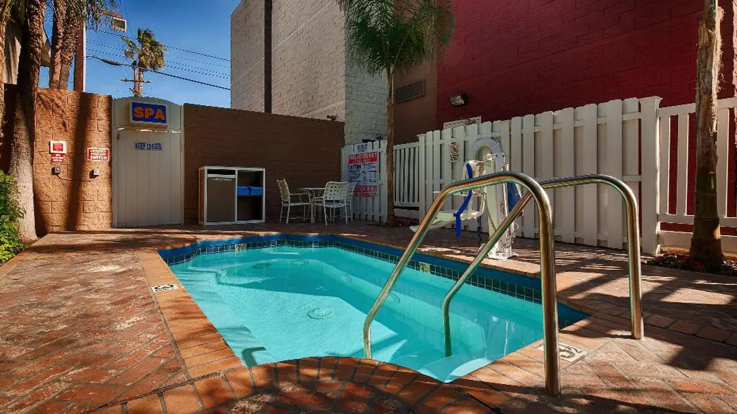 Best Western PLUS Carriage Inn INDOOR_POOL