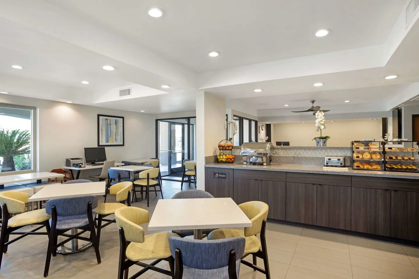 Best Western Exeter Inn & Suites Bar