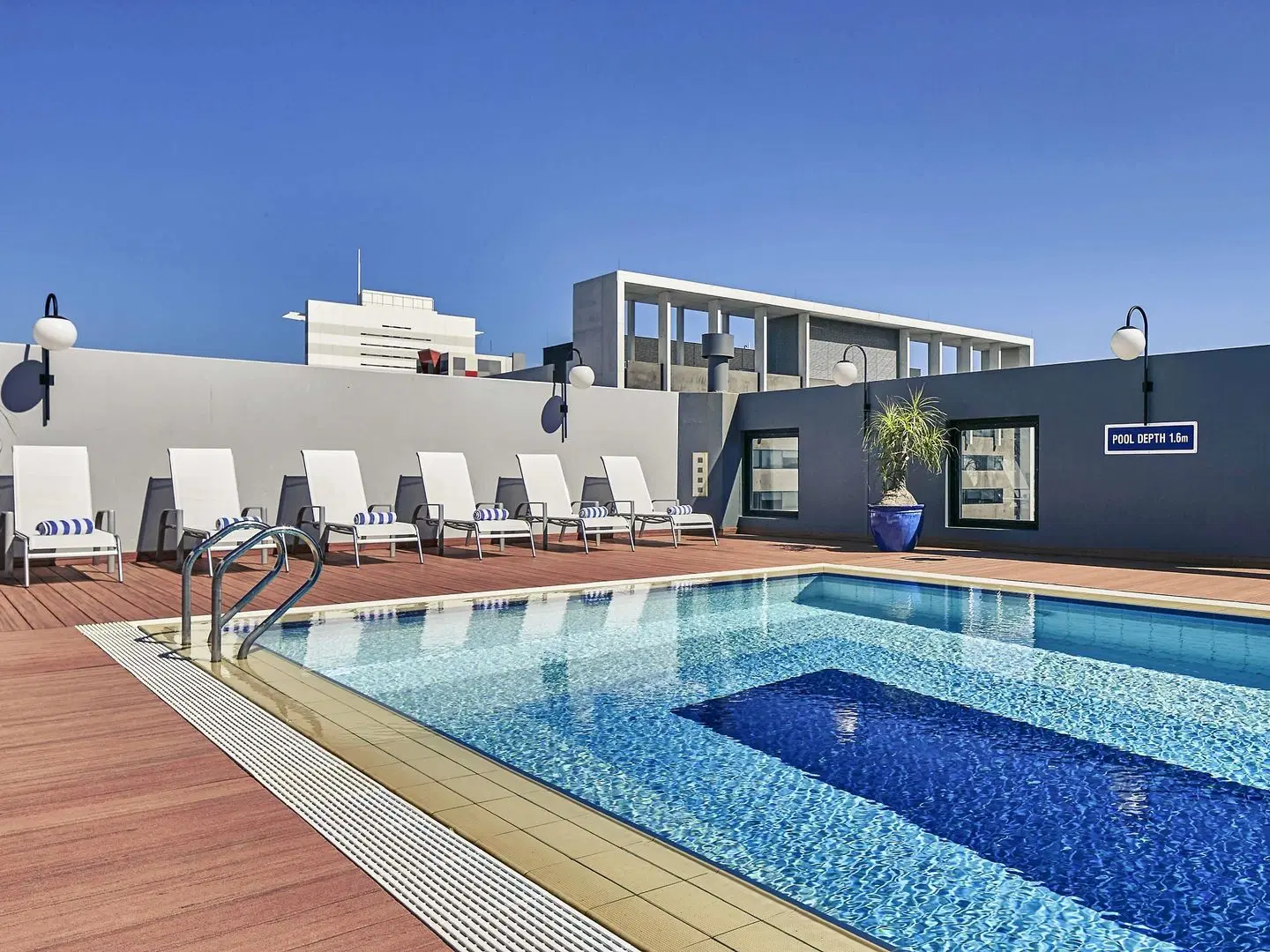 Mercure Perth OUTDOOR_POOL