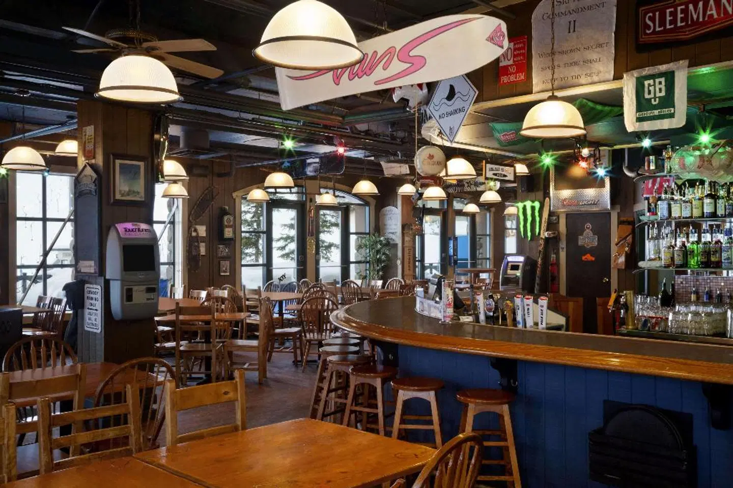 Sun Peaks Resort - Coast Sundance Lodge BAR