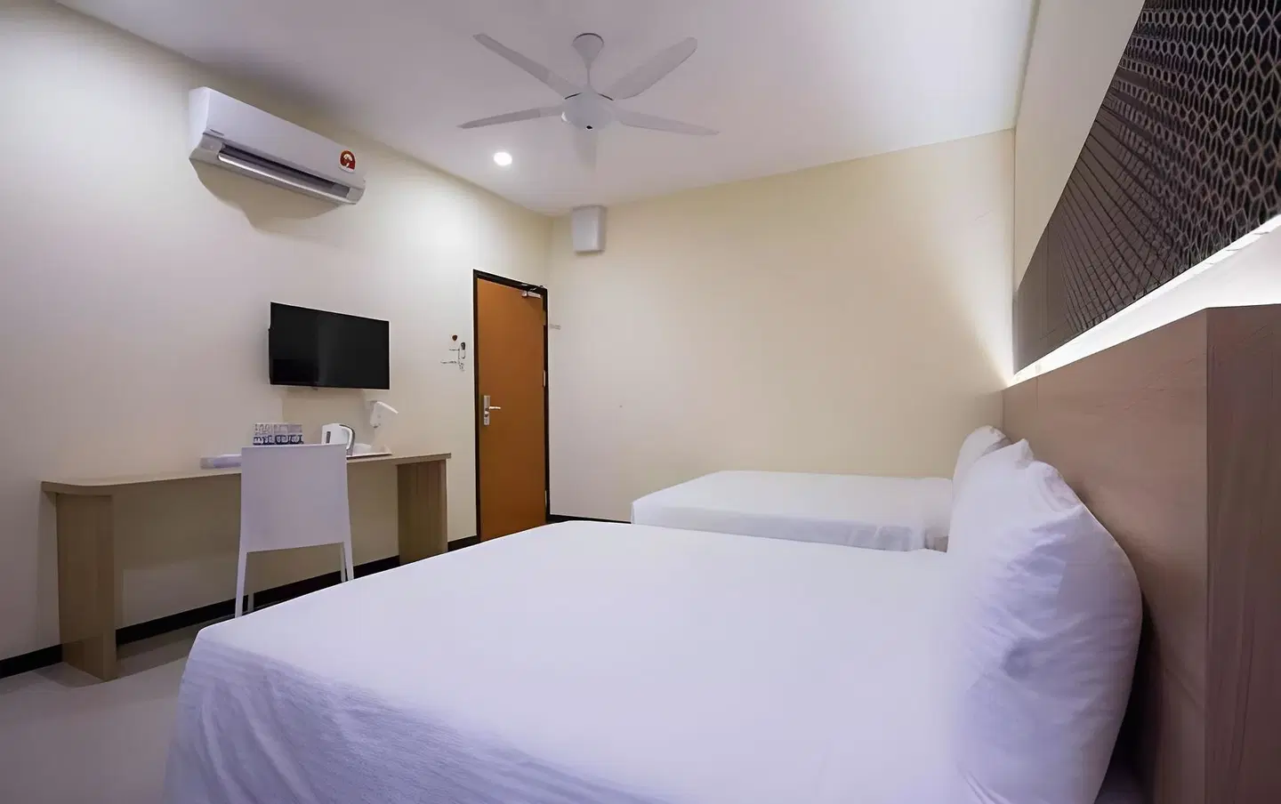 118 Hotel Macalister ROOM_EXAMPLE