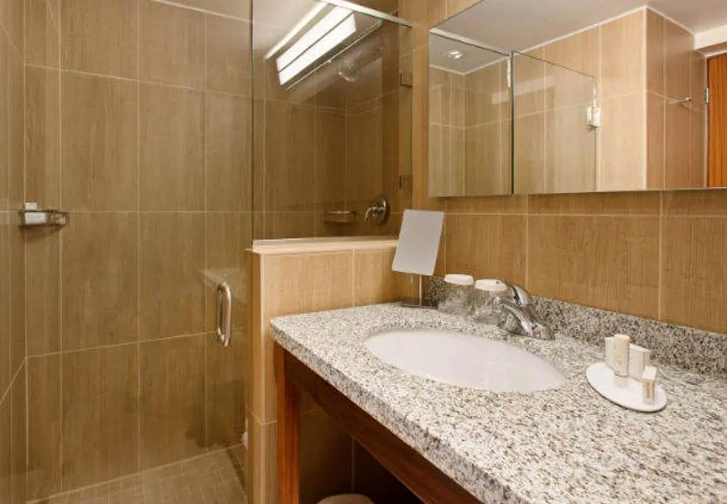 Courtyard by Marriott Bonaire Dive Resort BATHROOM