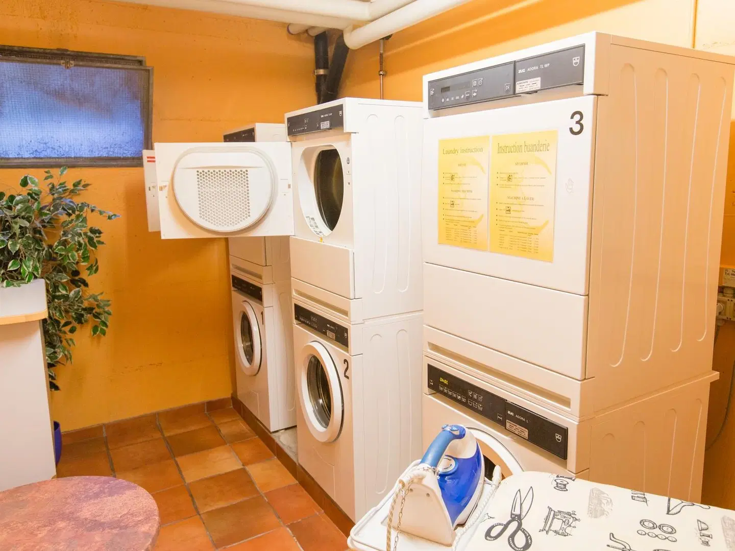 City Hostel Geneva BATHROOM