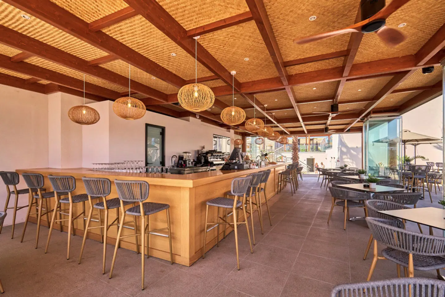 Enorme Santanna Island Bar