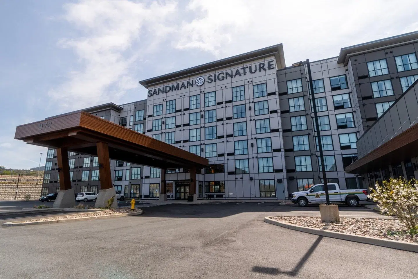 Sandman Signature Dartmouth Hotel & Suites EXTERIOR