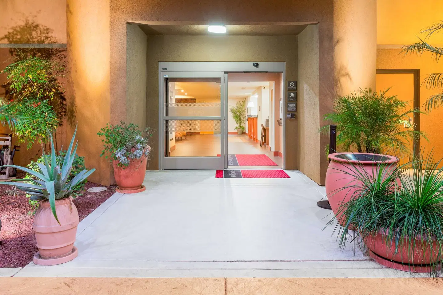 Hampton Inn San Marcos ROOM_EXAMPLE