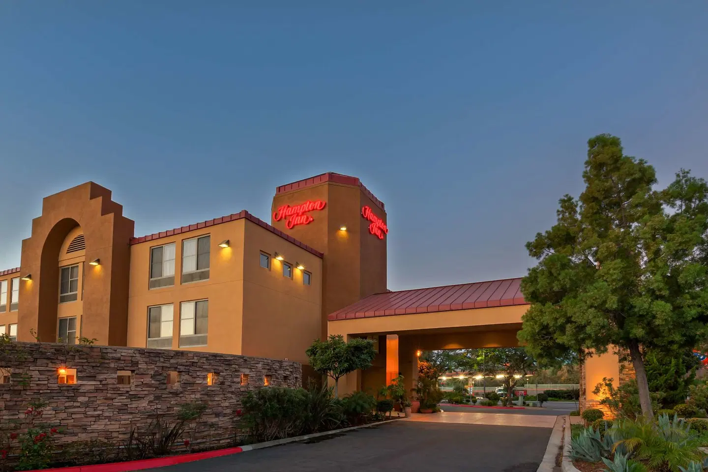 Hampton Inn San Marcos EXTERIOR