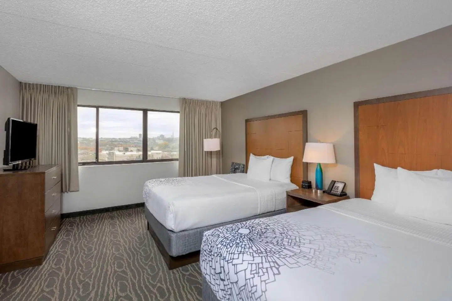 La Quinta Inn & Suites by Wyndham Secaucus Meadowlands ROOM_EXAMPLE