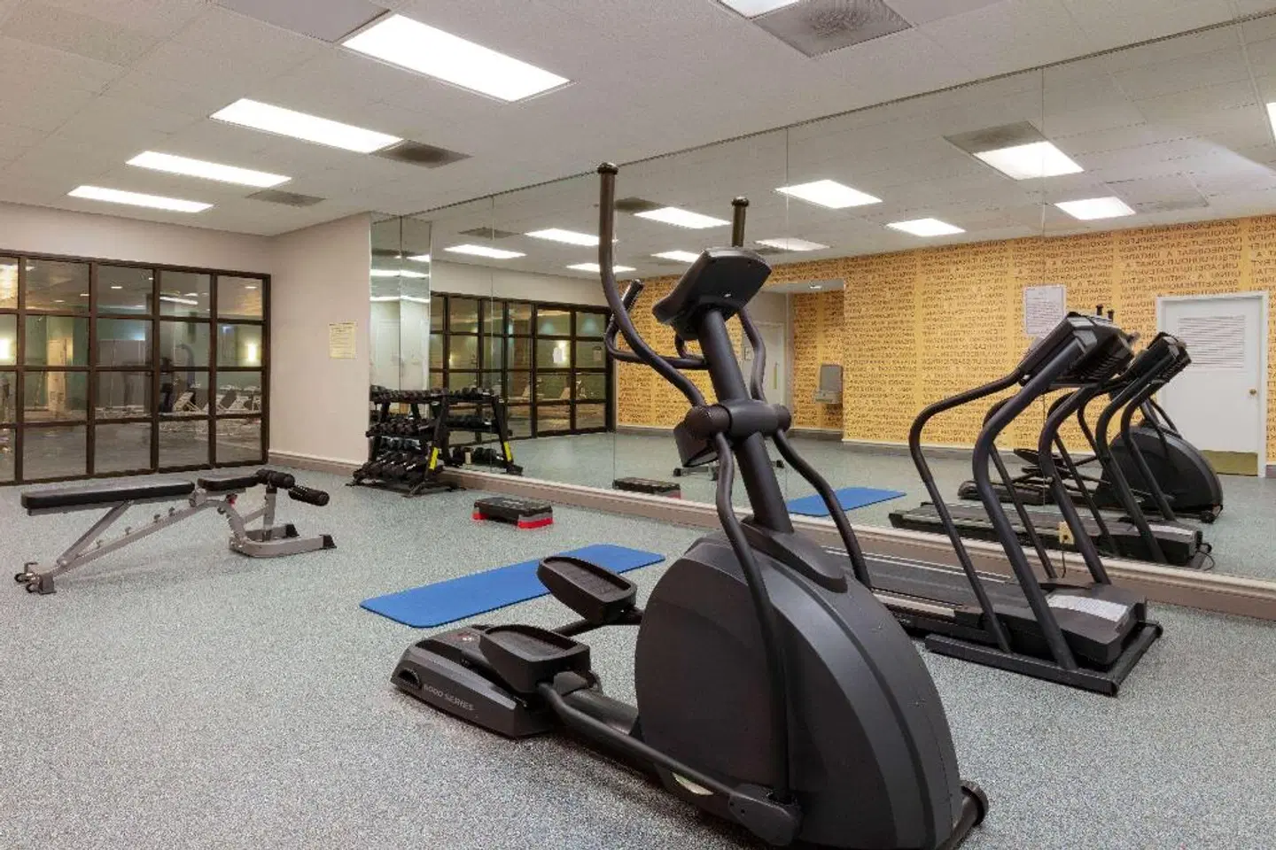 La Quinta Inn & Suites by Wyndham Secaucus Meadowlands SPORTS_AND_LEISURE