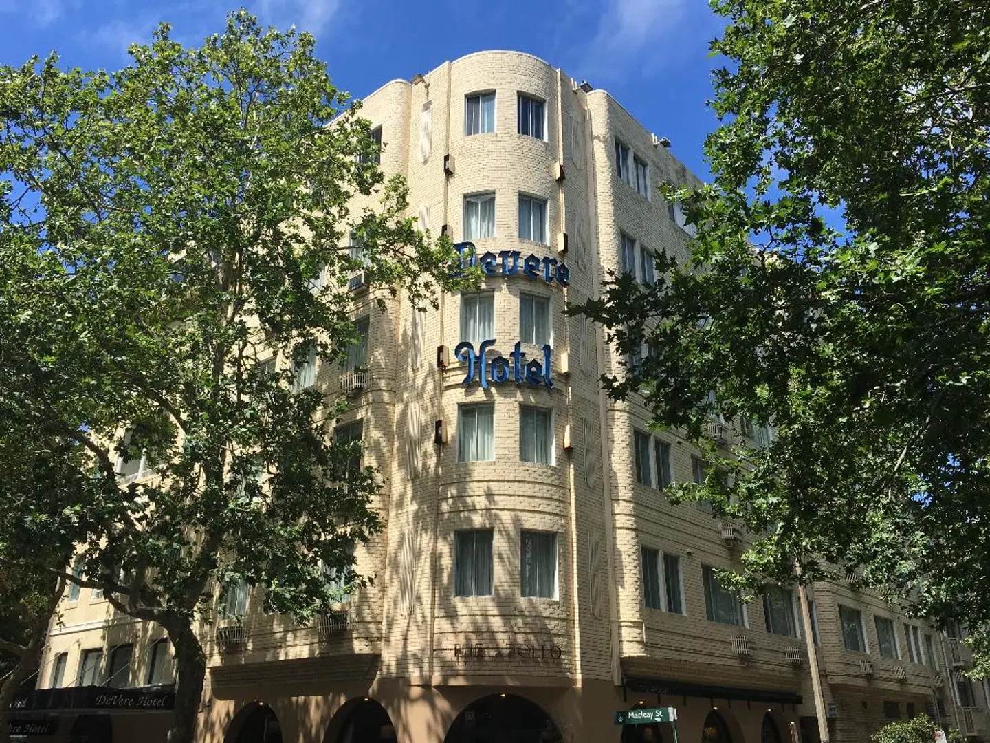 Devere Hotel EXTERIOR