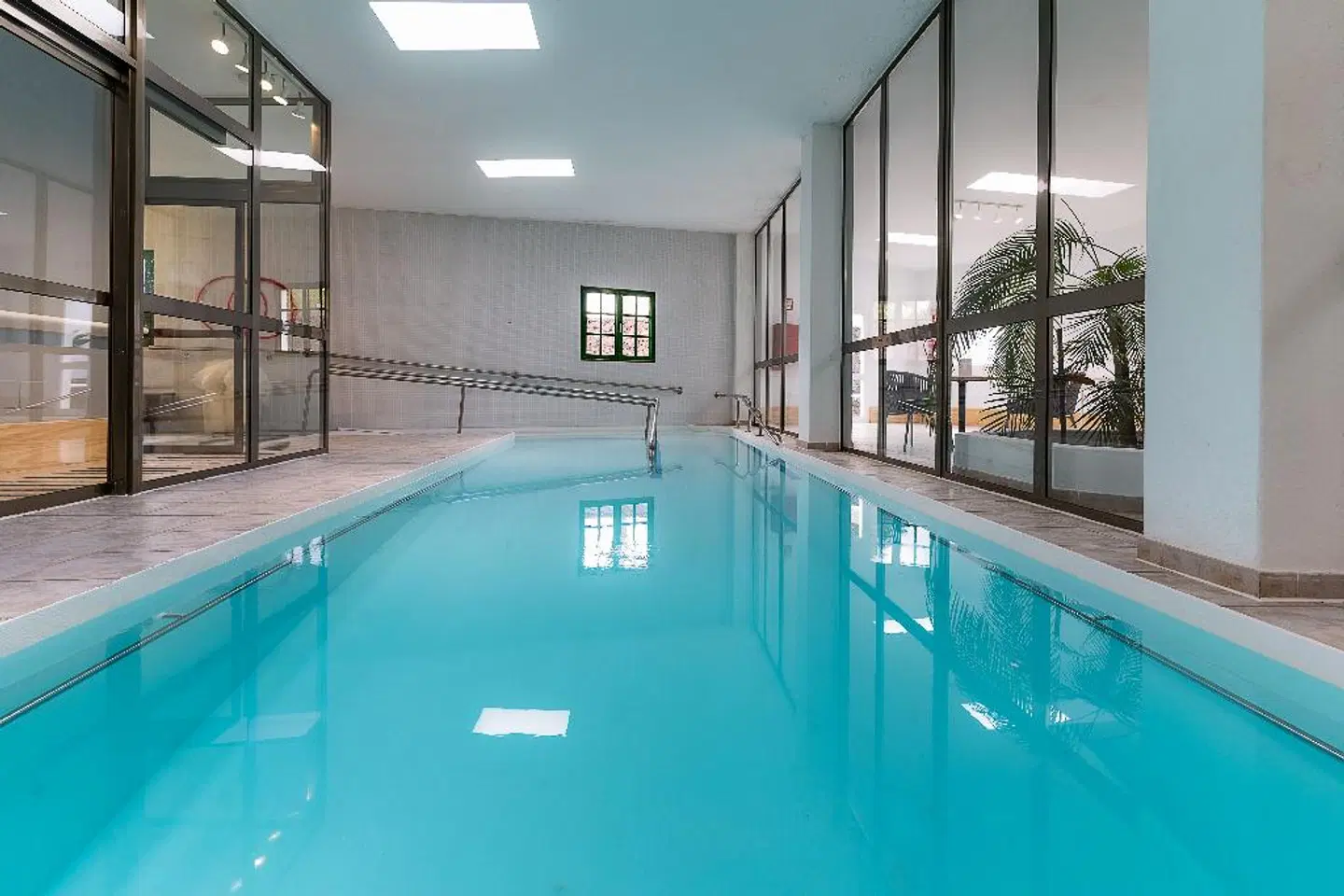 Casas Heddy Hallenbad