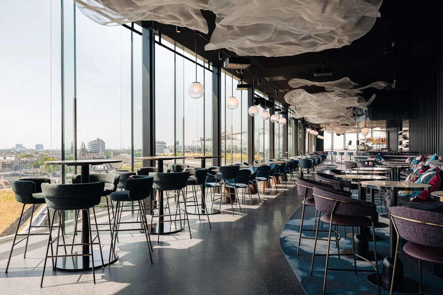 DoubleTree by Hilton Amsterdam Centraal Station Bar