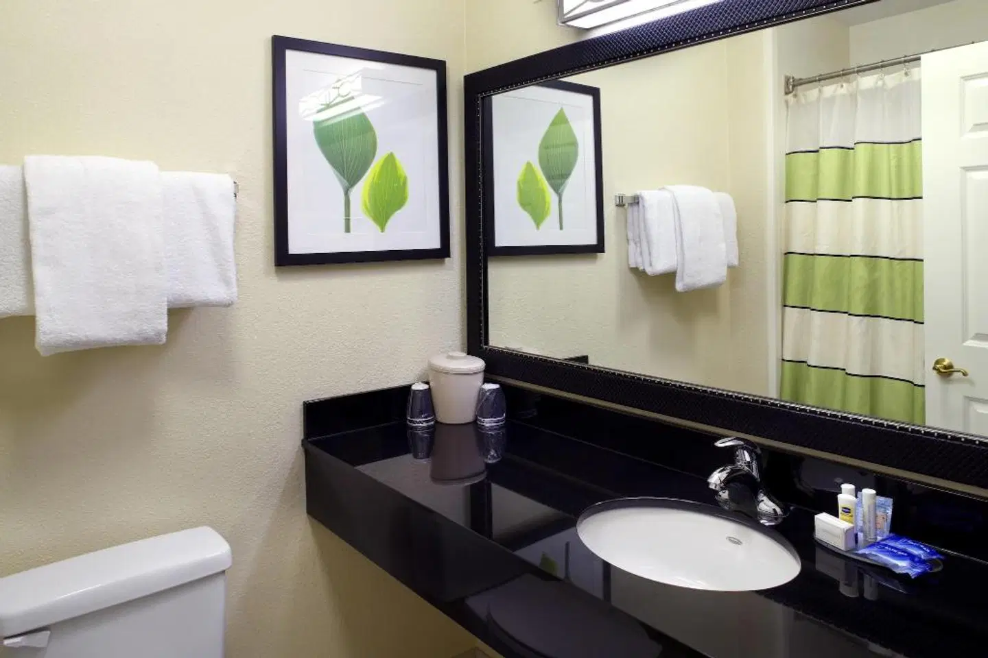 Fairfield Inn & Suites by Marriott Phoenix Midtown Badezimmer