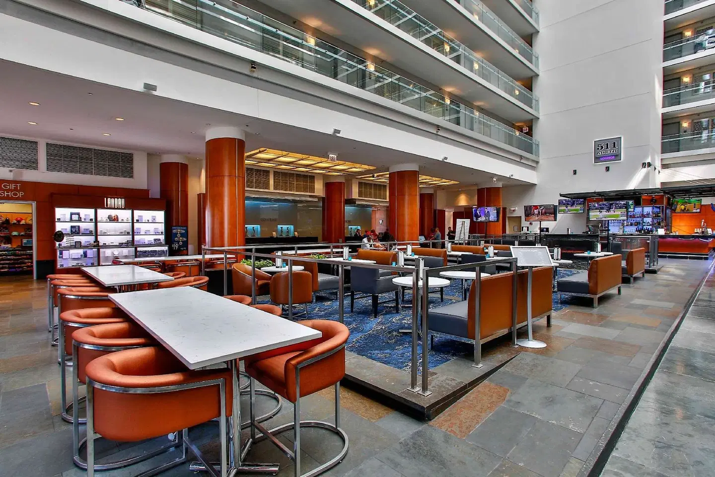 Embassy Suites by Hilton Chicago Downtown Magnificent Mile Bar