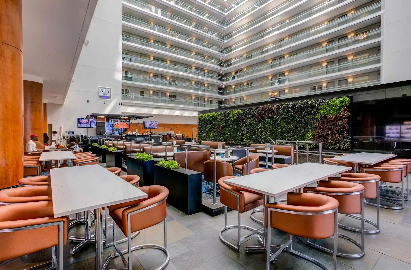 Embassy Suites by Hilton Chicago Downtown Magnificent Mile Bar