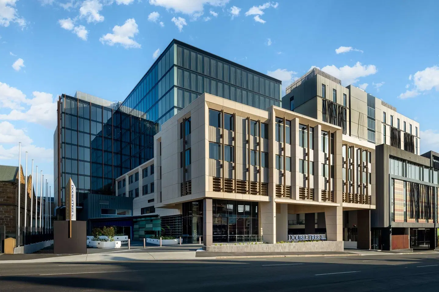 DoubleTree by Hilton Hobart EXTERIOR