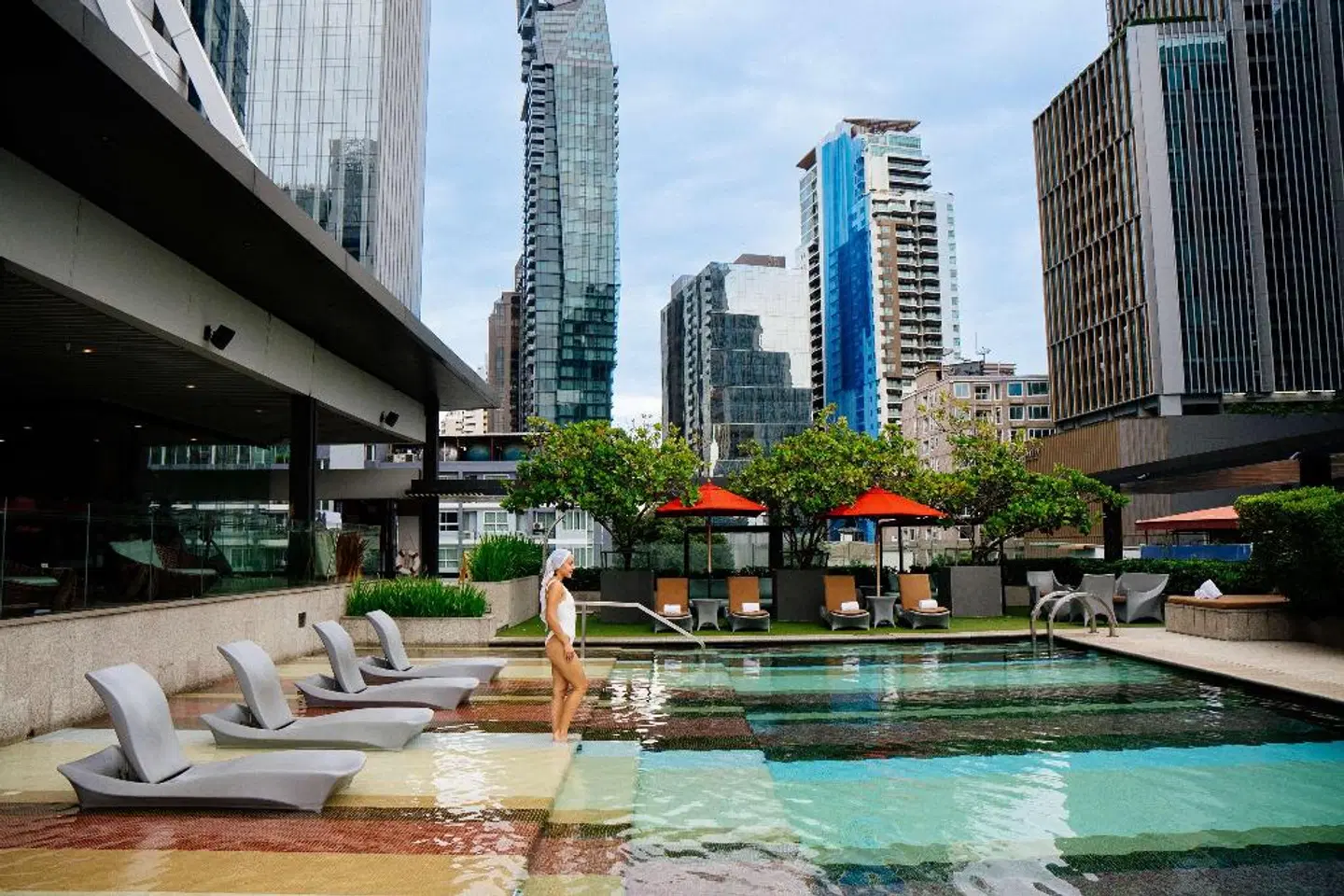 DoubleTree by Hilton Hotel Sukhumvit Bangkok OUTDOOR_POOL