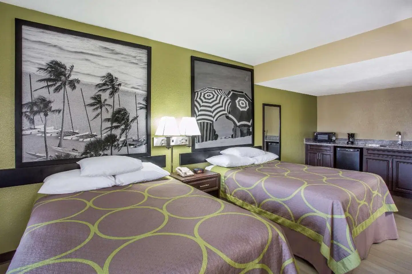 Super 8 by Wyndham Sarasota Near Siesta Key ROOM_EXAMPLE