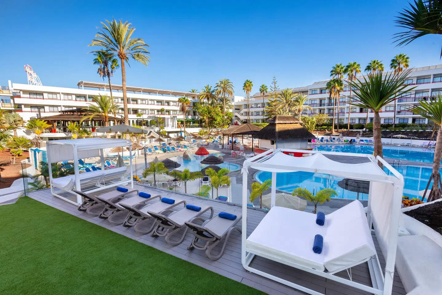 Alexandre Hotel La Siesta OUTDOOR_POOL