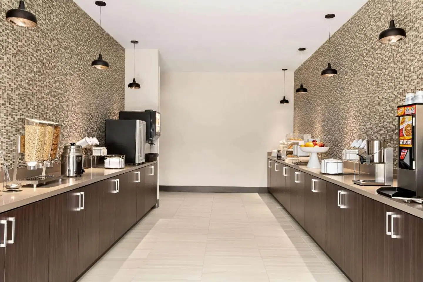 La Quinta Inn & Suites by Wyndham Orlando IDrive Theme Parks Badezimmer