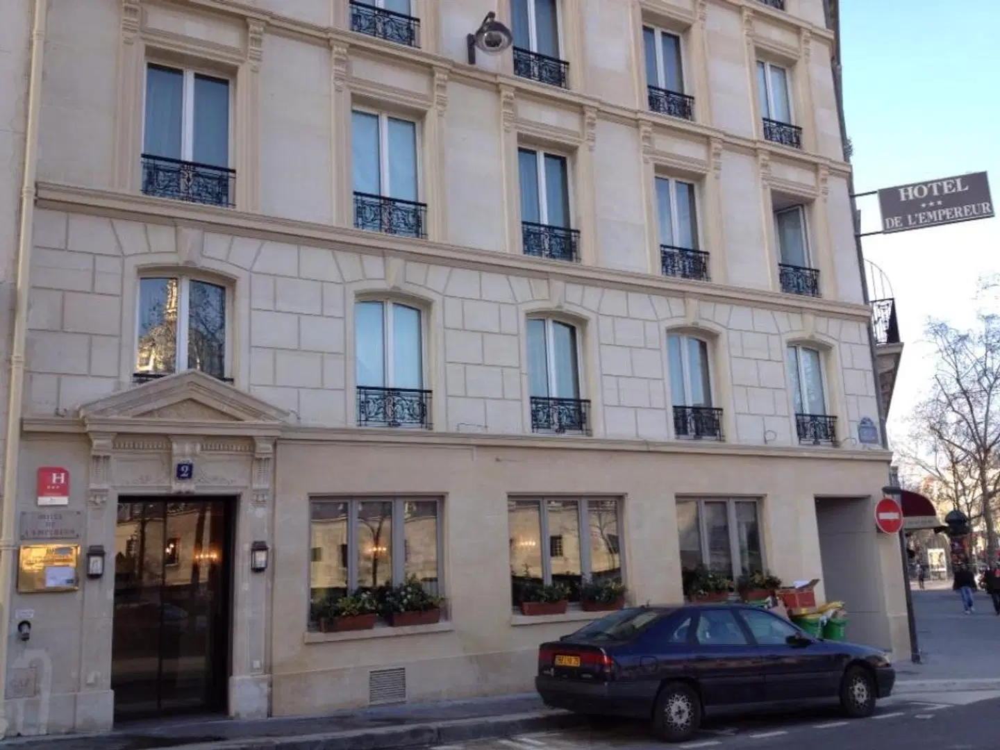 de L'Empereur EXTERIOR