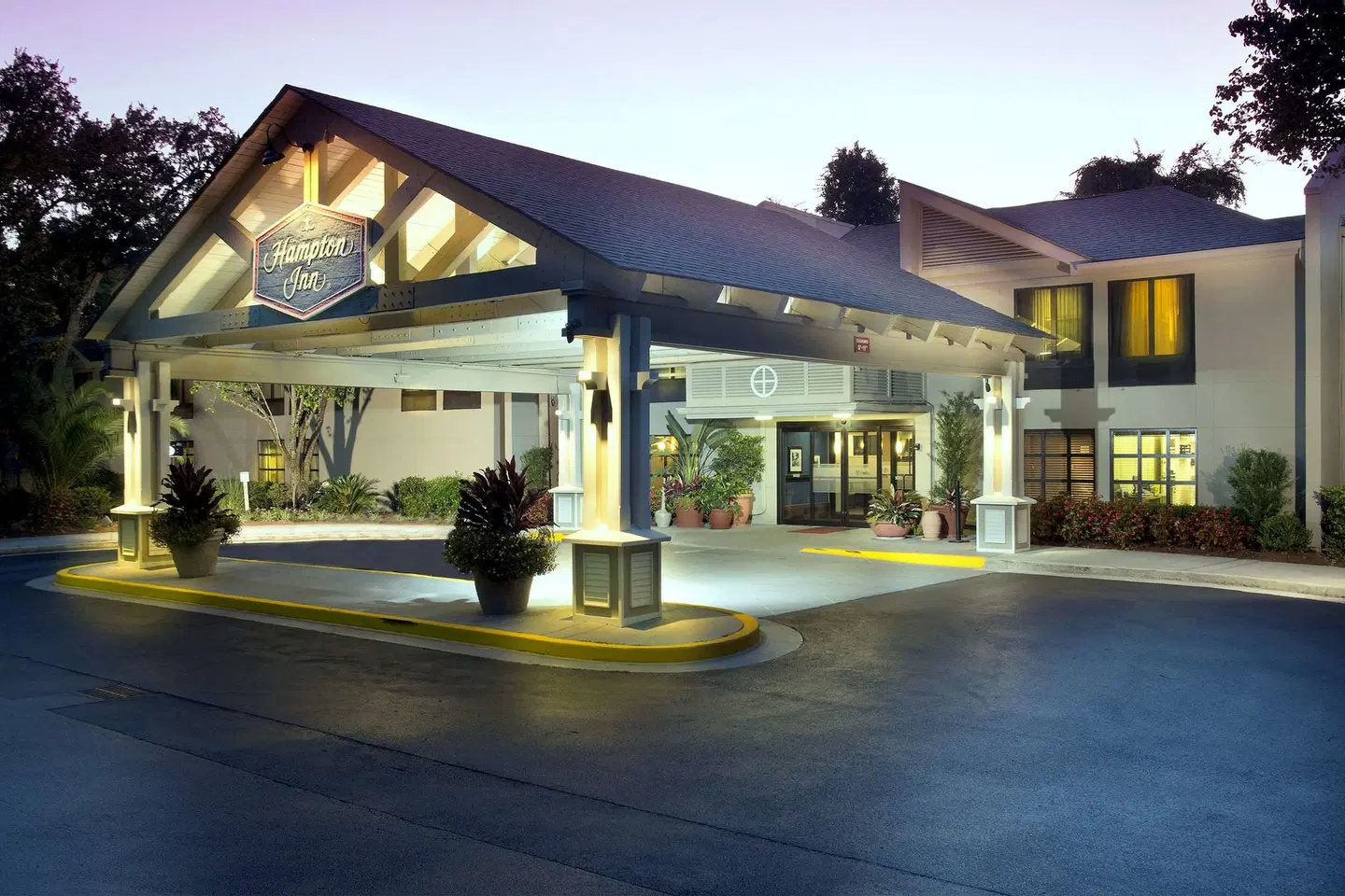 Hampton Inn Hilton Head EXTERIOR