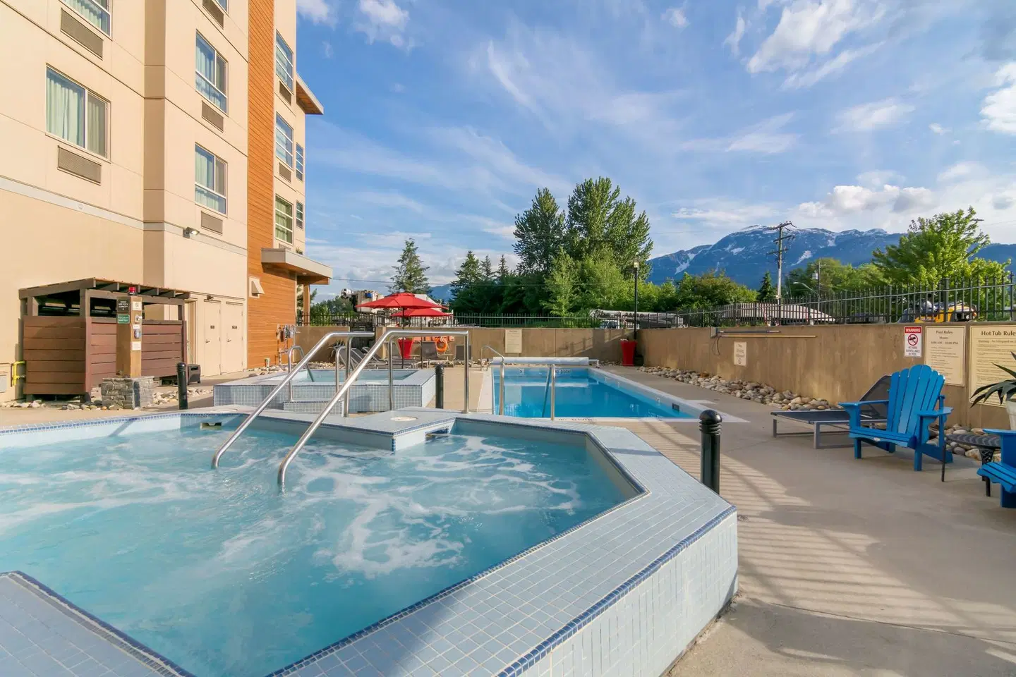 Best Western Plus Revelstoke OUTDOOR_POOL