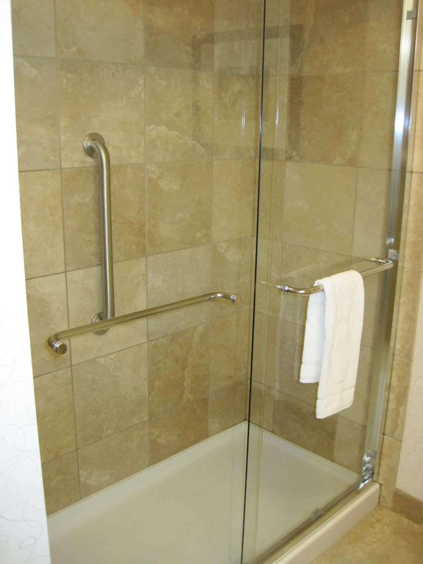 Hampton Inn by Hilton Fort Saskatchewan BATHROOM