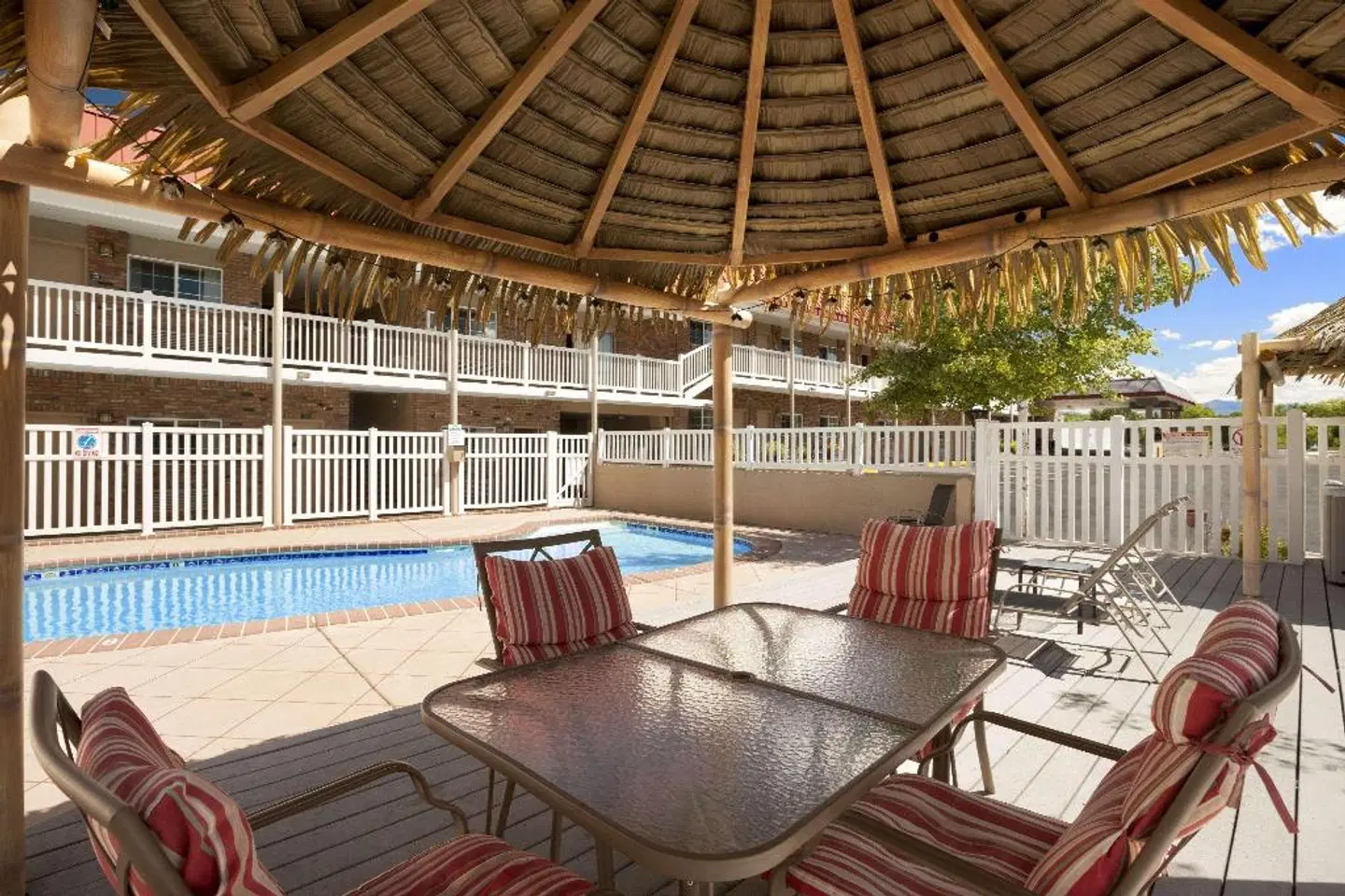 Days Inn by Wyndham Montrose Hallenbad