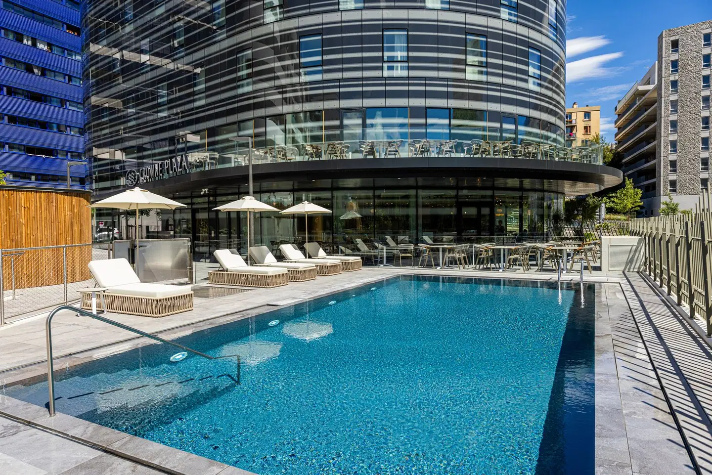 Crowne Plaza Marseille Le Dome OUTDOOR_POOL