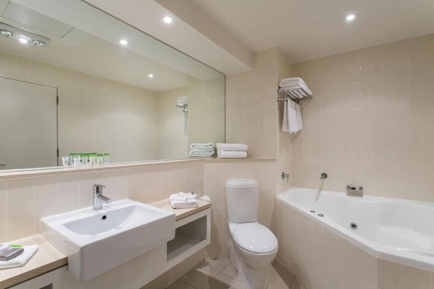 Best Western Plus Launceston Badezimmer