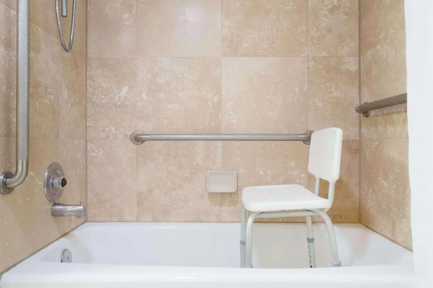 Ramada by Wyndham Ely Badezimmer