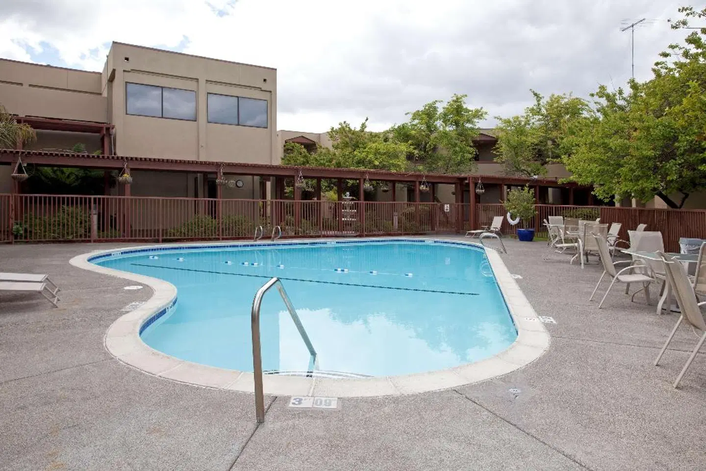 Best Western PLUS Wine Country Inn and Suites OUTDOOR_POOL