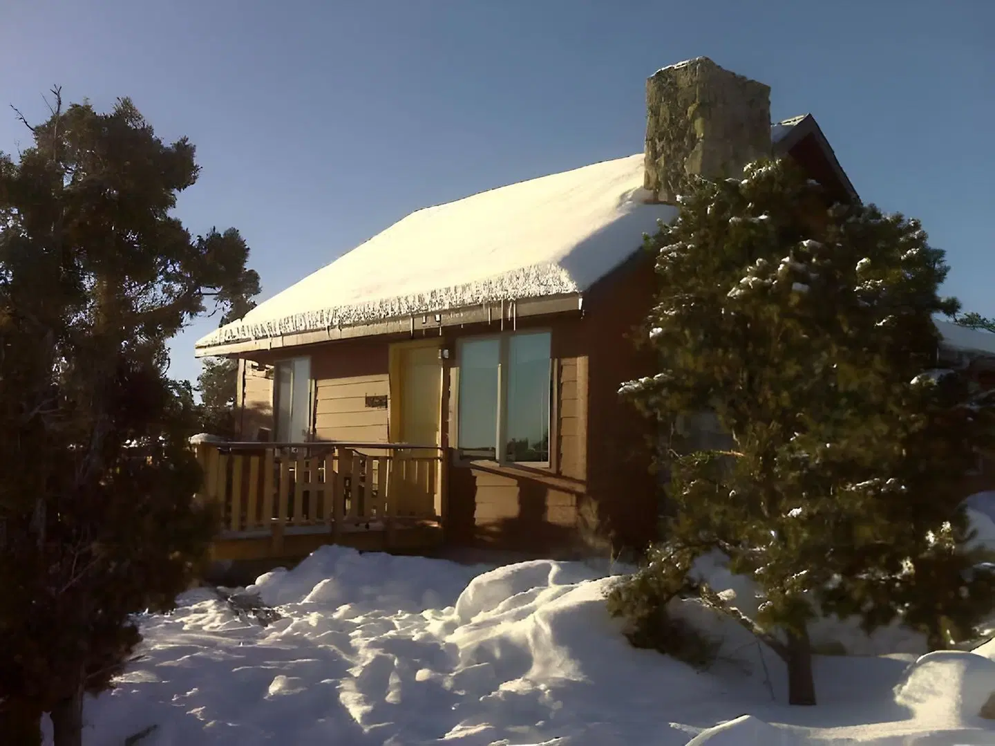 Stone Canyon Inn EXTERIOR