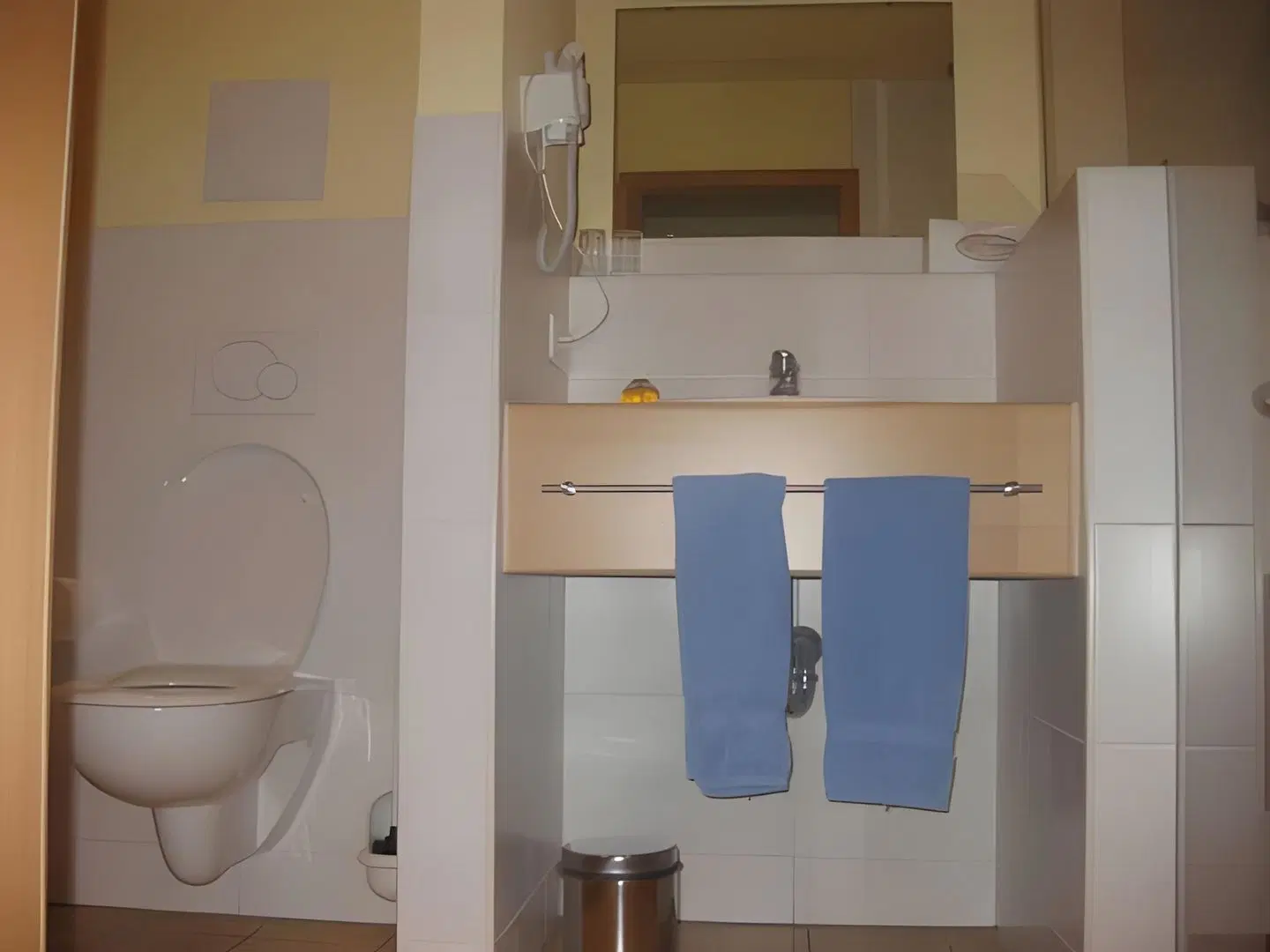 Deutsches Haus BATHROOM