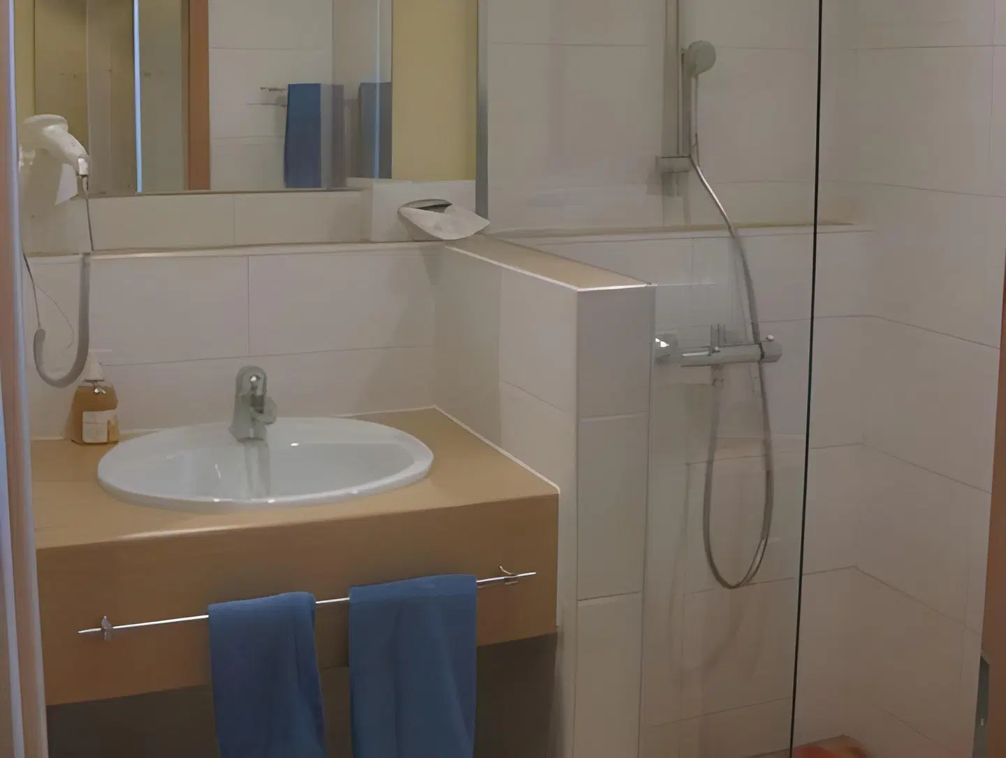 Deutsches Haus BATHROOM