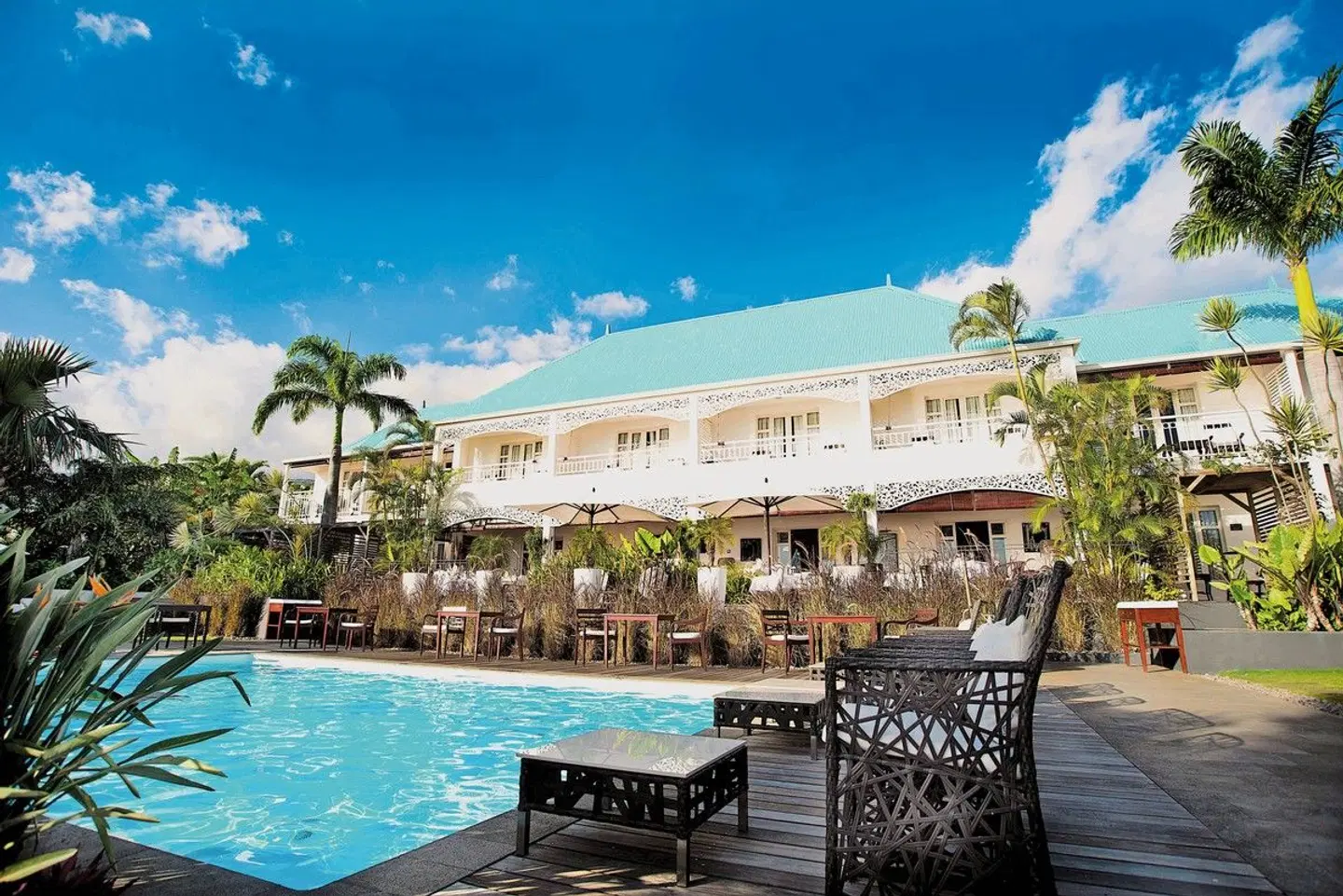 Blue Margouillat OUTDOOR_POOL