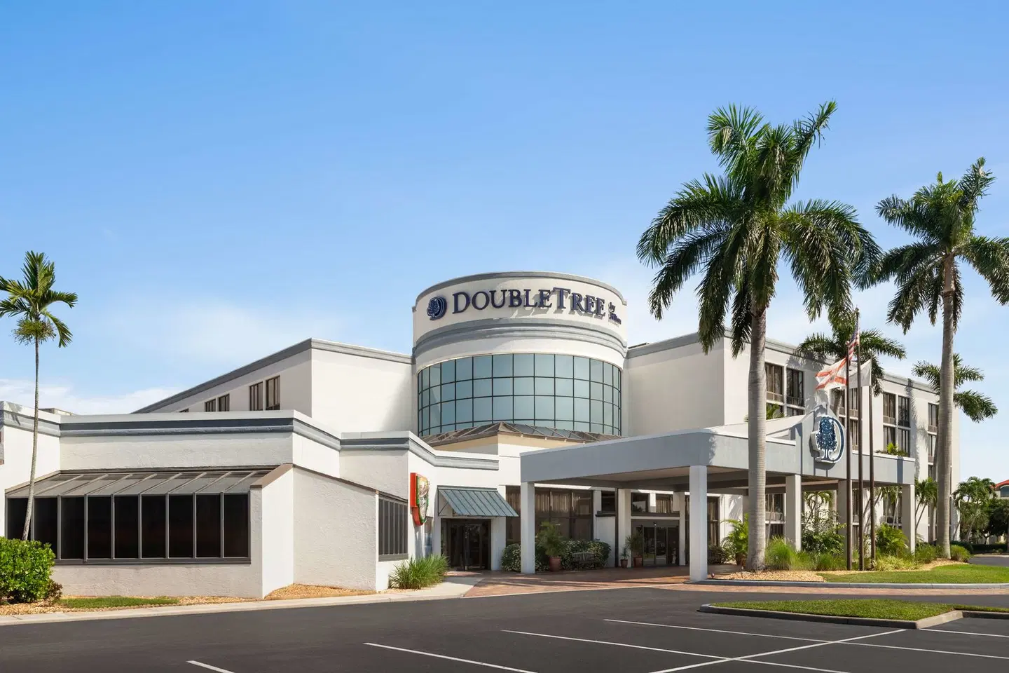 Crowne Plaza Fort Myers at Bell Tower Shops by IHG EXTERIOR