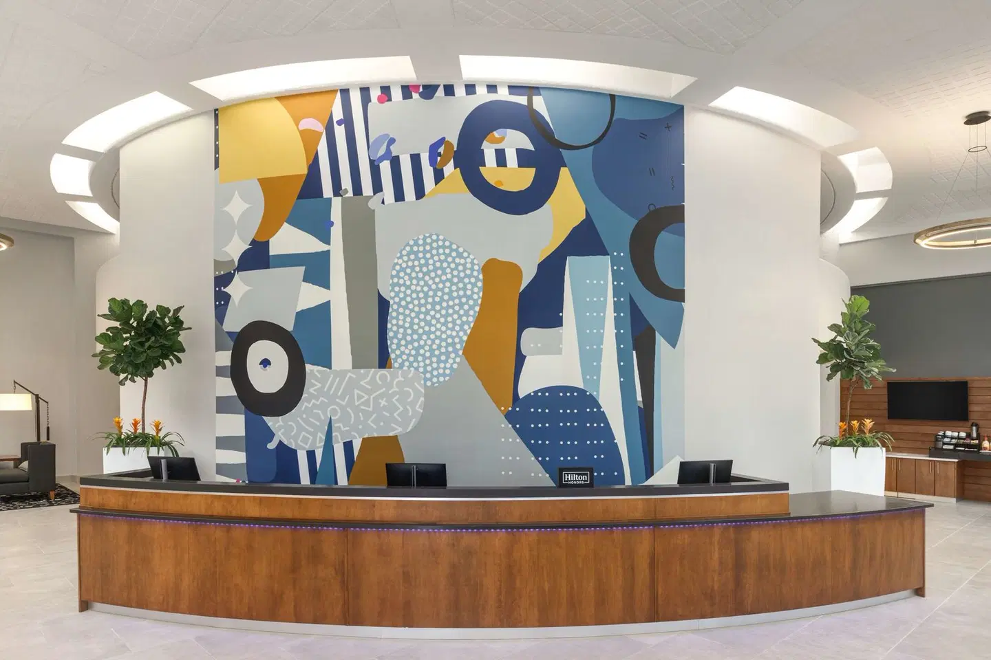 Crowne Plaza Fort Myers at Bell Tower Shops by IHG LOUNGE_LOBBY