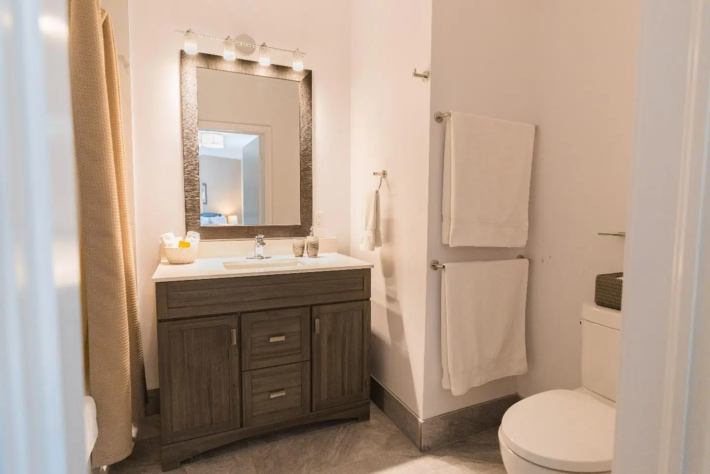 Newton Villa BATHROOM