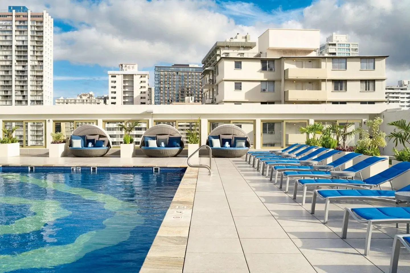 Hilton Waikiki Beach OUTDOOR_POOL
