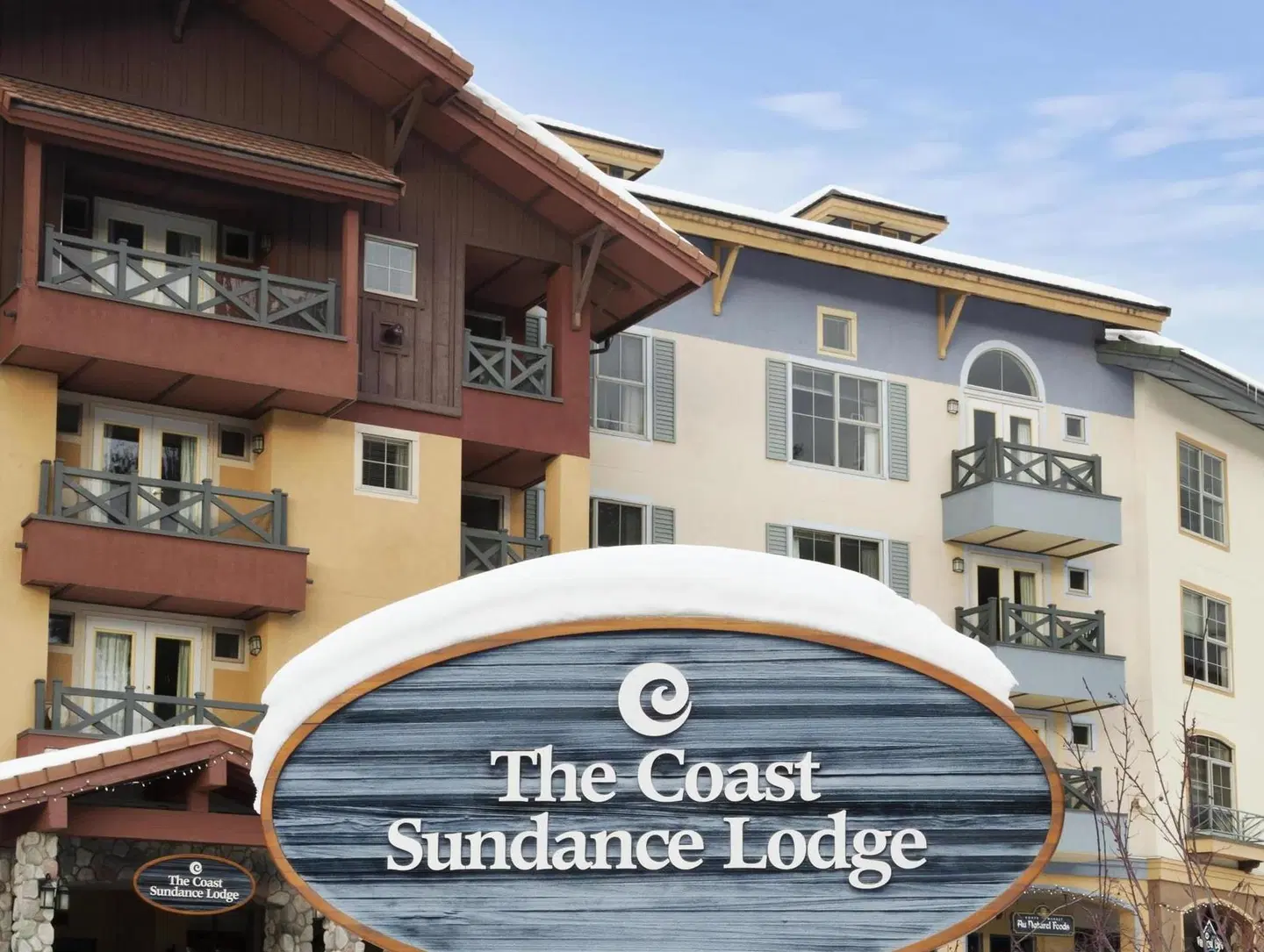 Sun Peaks Resort - Coast Sundance Lodge EXTERIOR